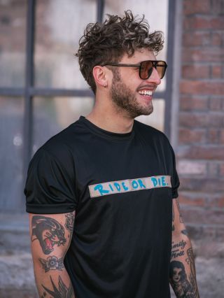 Ride or die 💥🤯🤙🏼 Funkční tričko pro tebe 👉🏼 https://www.madebyarrogant.cz/trika/panske-tricko-ride-or-die-sport/